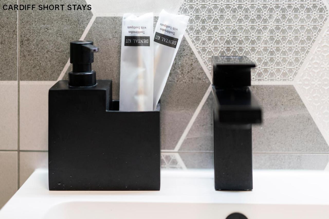 Luxury Stadium Place - Fast Wifi - Free Parking Apartment