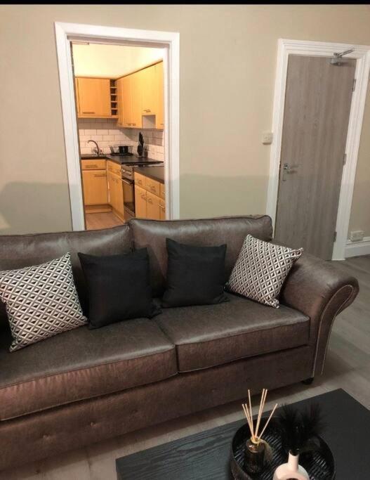 Large Three Bedroom With Roof Terrace Near Centre * Cardiff