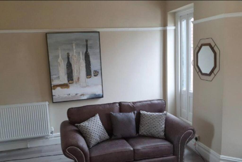 Large Three Bedroom With Roof Terrace Near Centre Cardiff