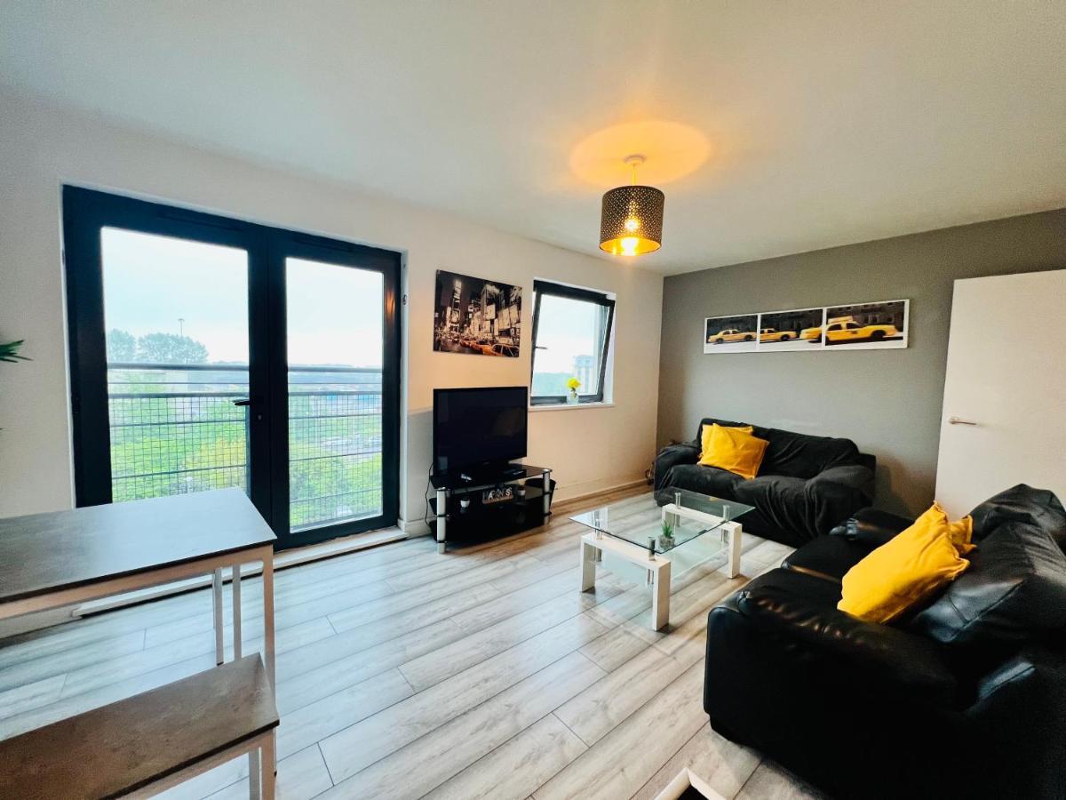 Lush Bay With Secure Parking And Fast Wifi *