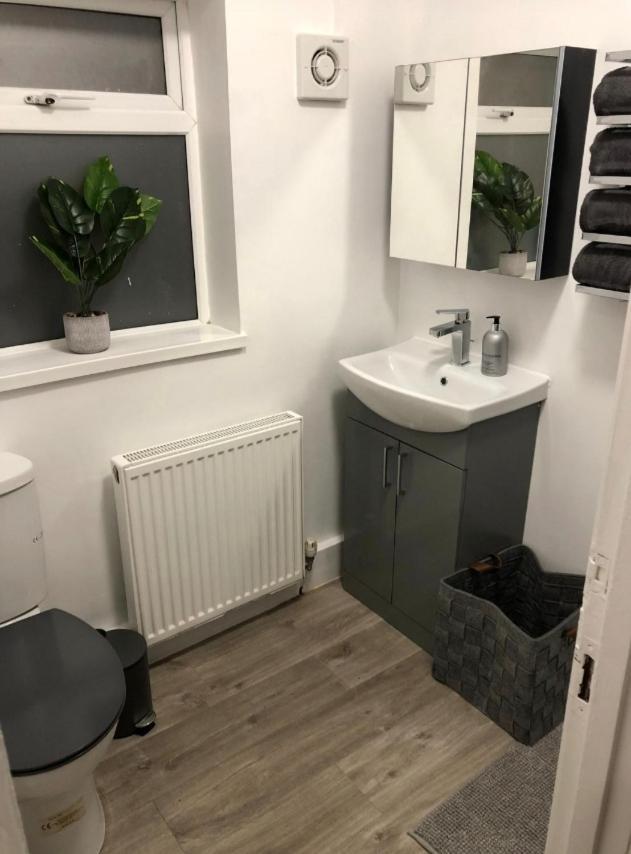 Large Three Bedroom With Roof Terrace Near Centre Apartment