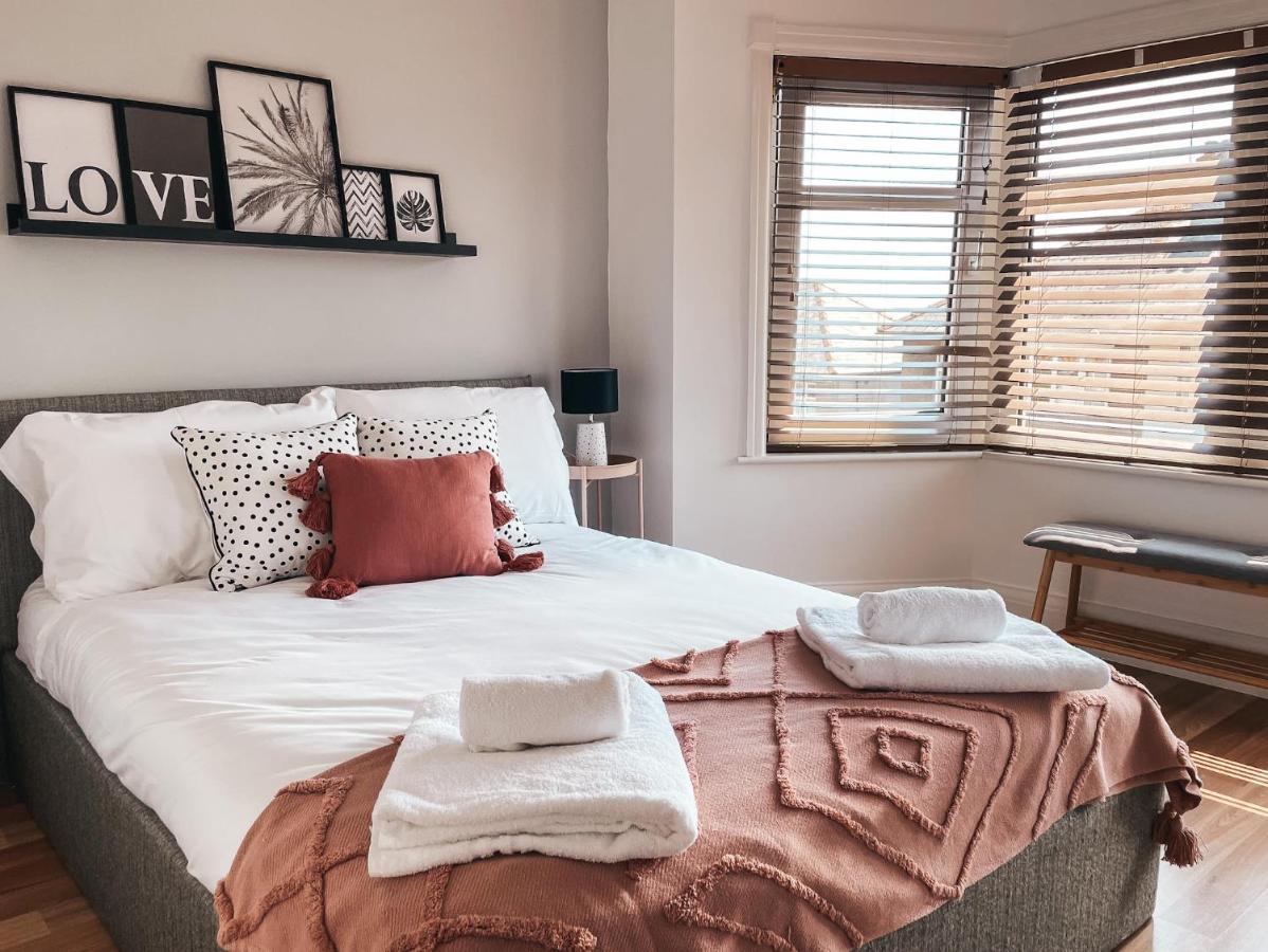 Ty-fry House, By Solace Holiday home *
