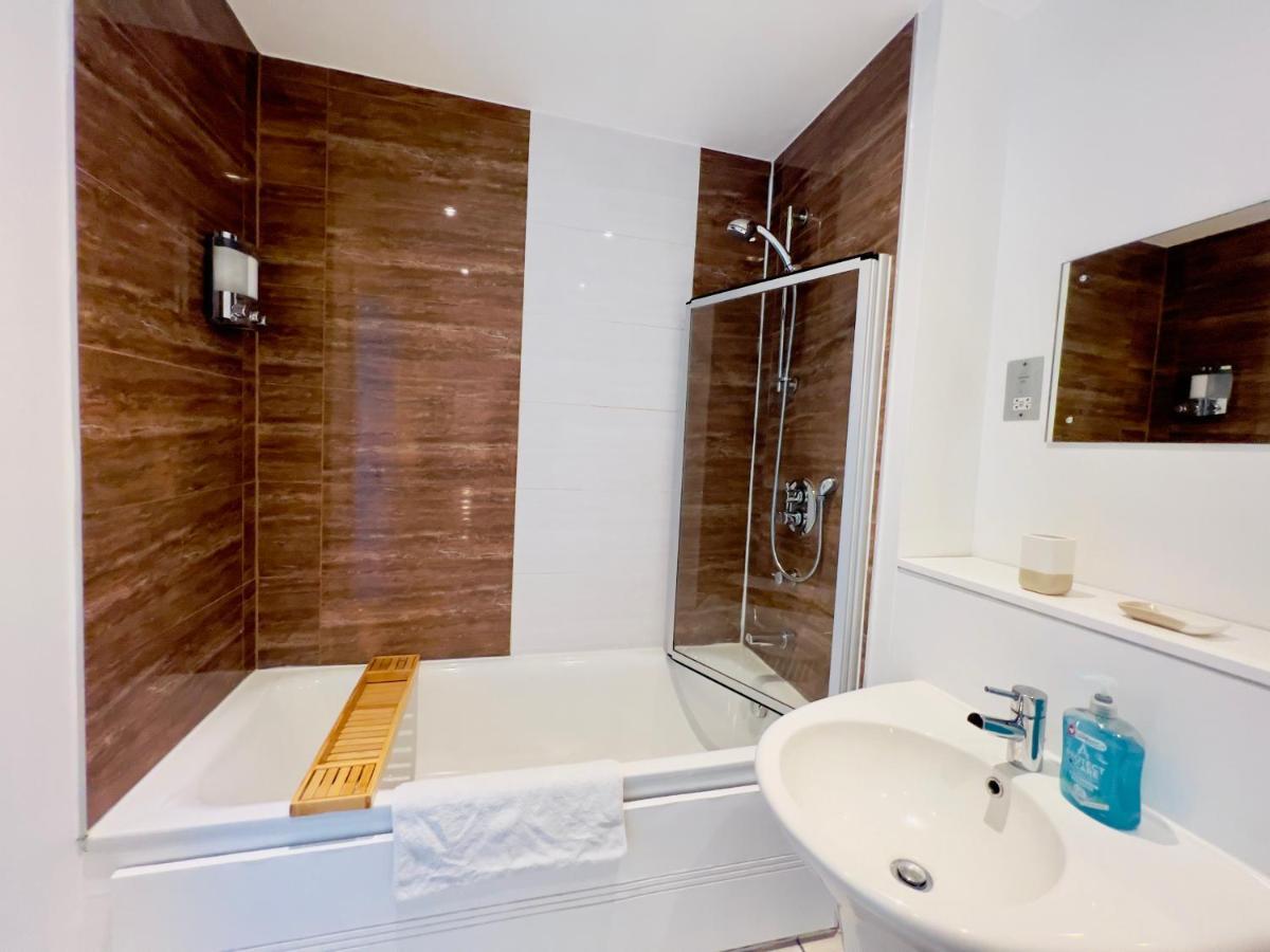 Lush Bay With Secure Parking And Fast Wifi *