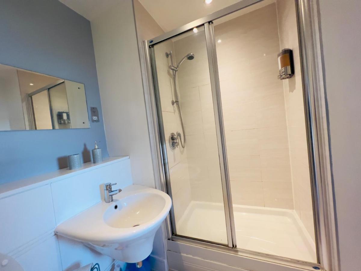Lush Bay With Secure Parking And Fast Wifi Apartment Cardiff