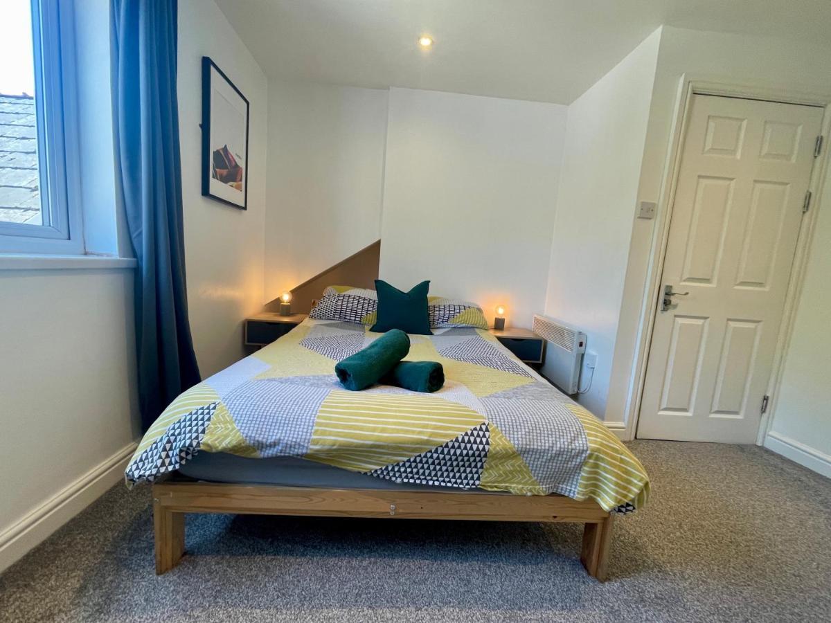 Apartment 8 Person, 4 Bedroom Light, Warm & Modern Cardiff