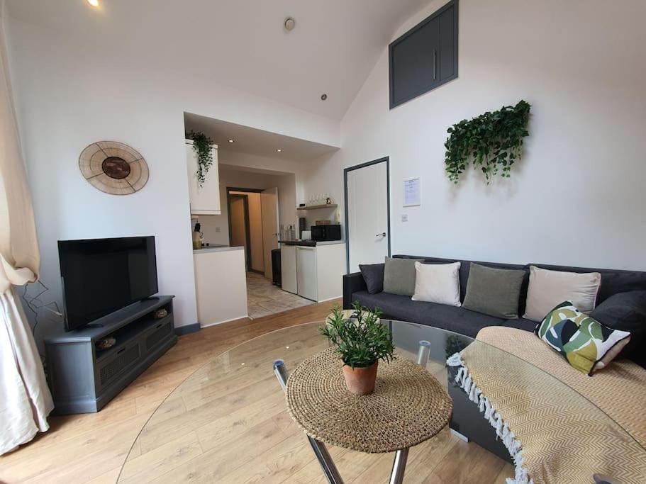 One Bedroom Private Garden By Promise * Cardiff