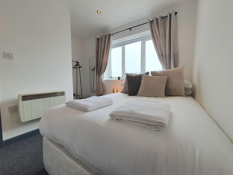 One Bedroom Private Garden By Promise Apartment
