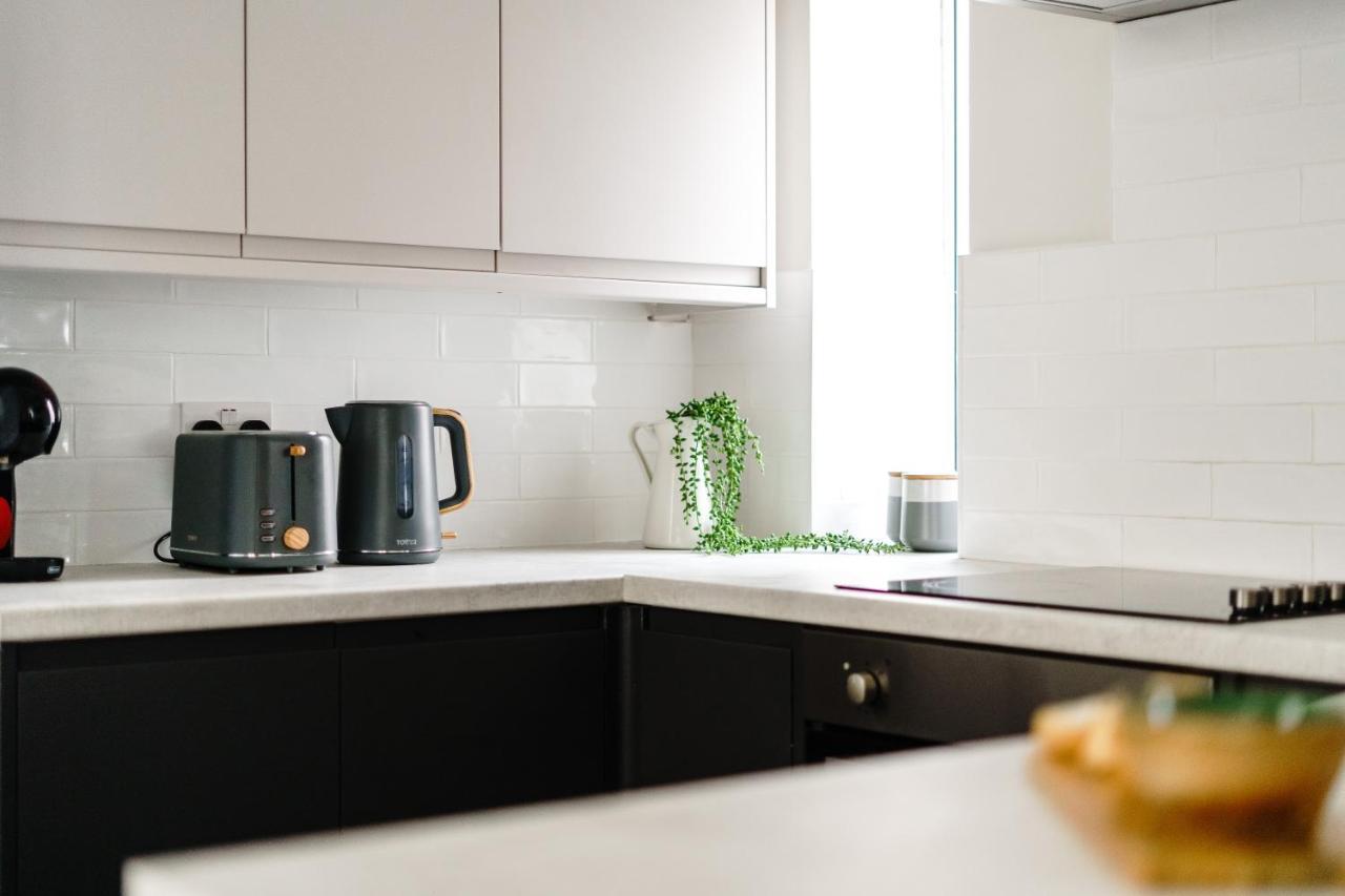 35a Howard Gardens - Centre Apartment *
