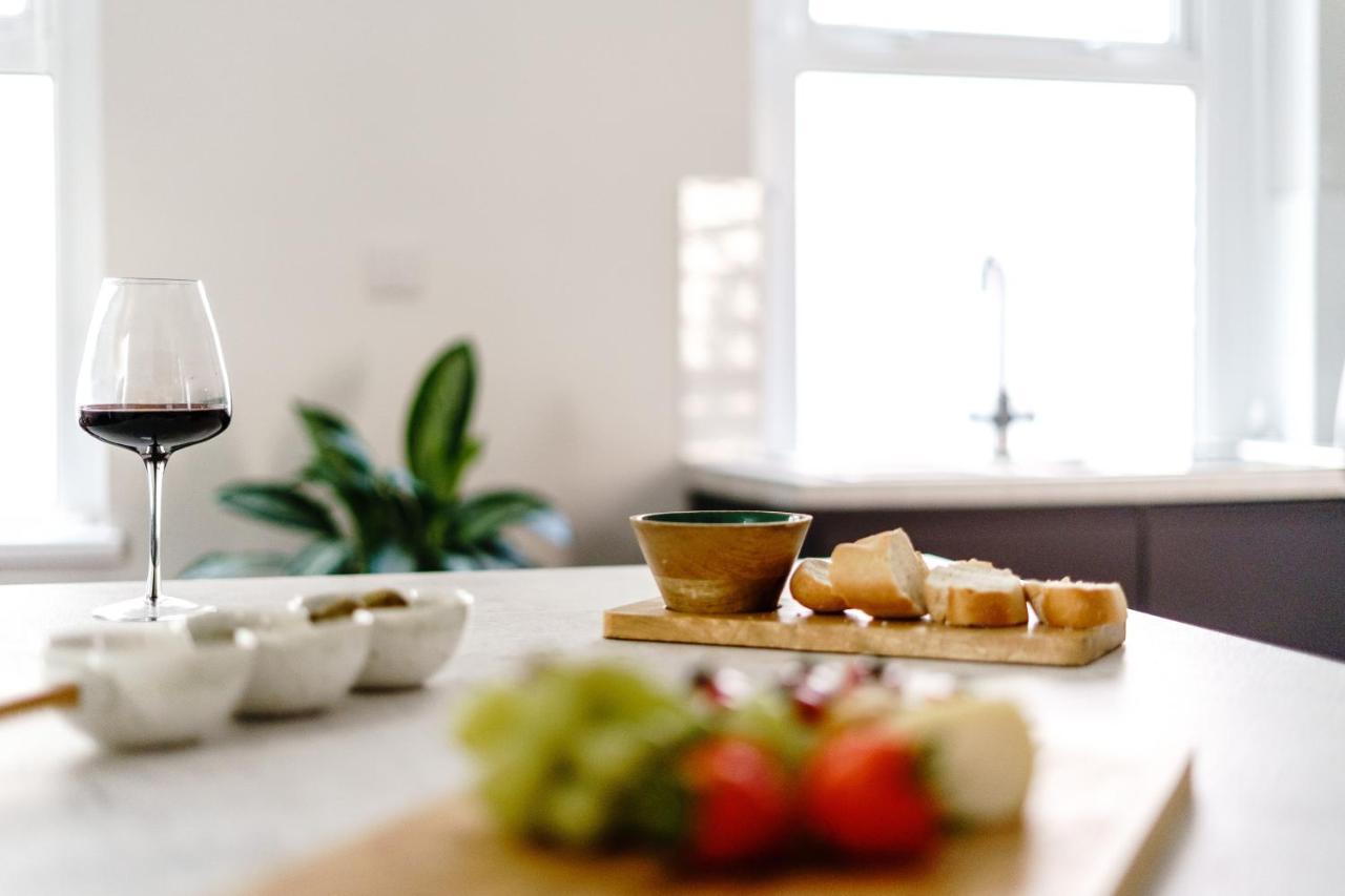 35a Howard Gardens - Centre Apartment *