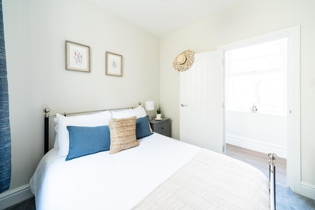 35a Howard Gardens - Centre Apartment