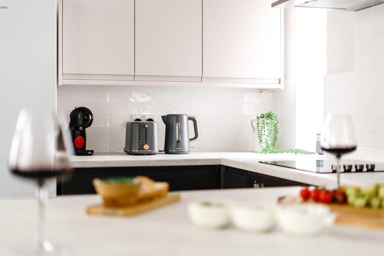 35a Howard Gardens - Centre Apartment *