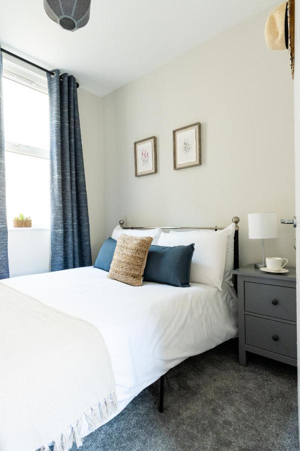 35a Howard Gardens - Centre * Cardiff