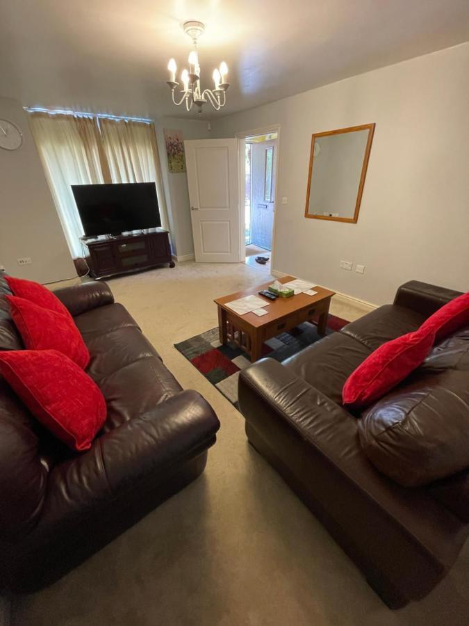 In Cardiff, Sleeps 8