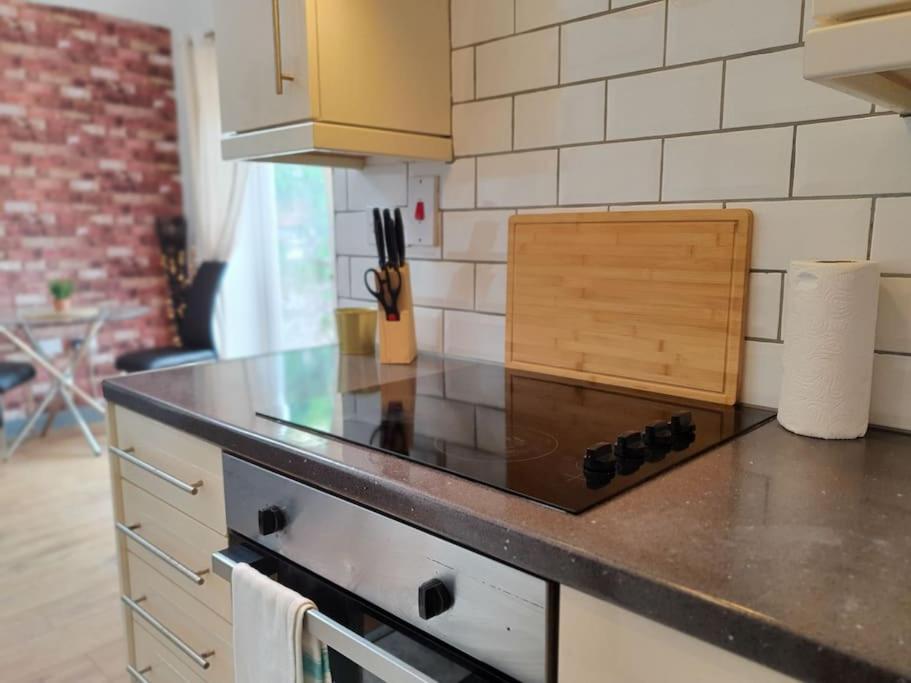 One Bedroom Private Garden By Promise * Cardiff