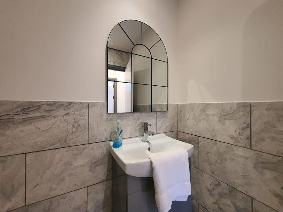 One Bedroom Private Garden By Promise Cardiff