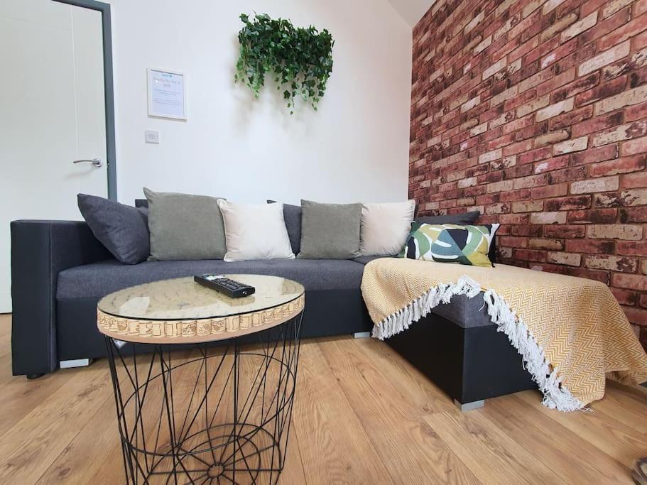 One Bedroom Private Garden By Promise Apartment *