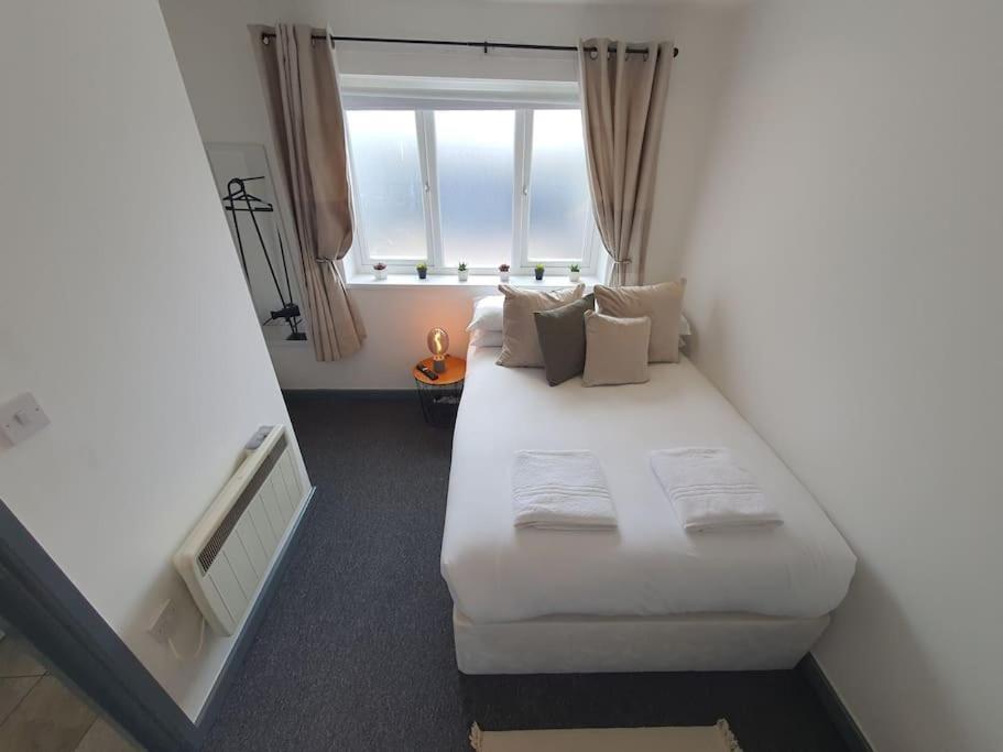One Bedroom Private Garden By Promise Apartment *