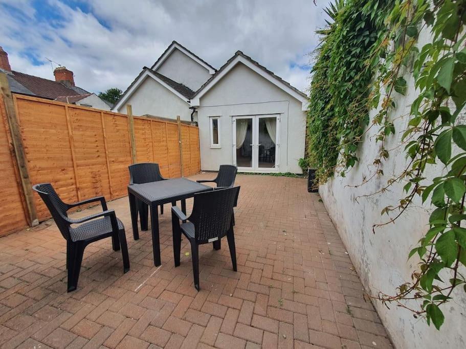 One Bedroom Private Garden By Promise Apartment Cardiff