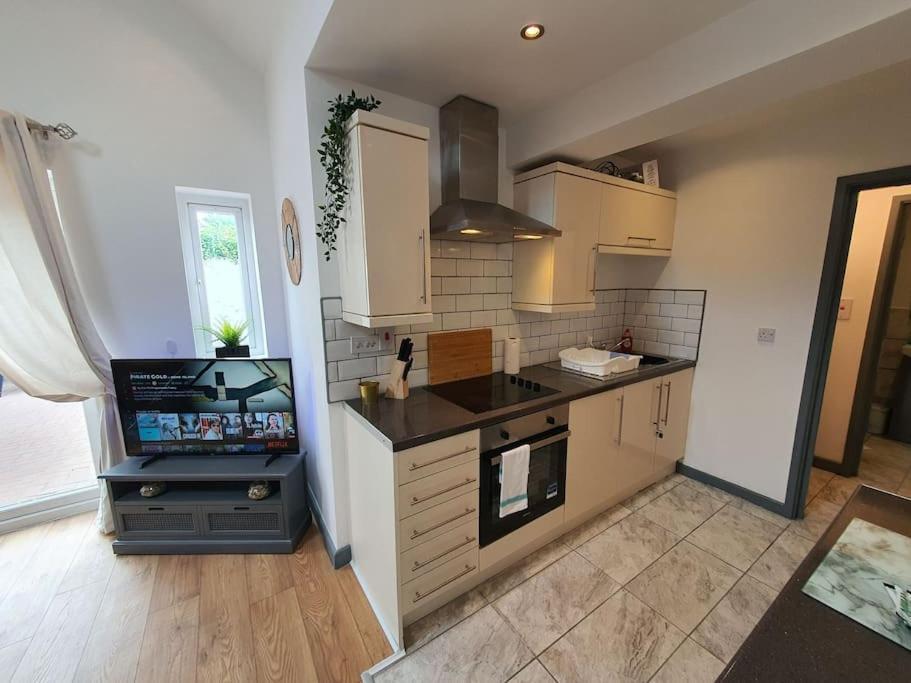 One Bedroom Private Garden By Promise Cardiff