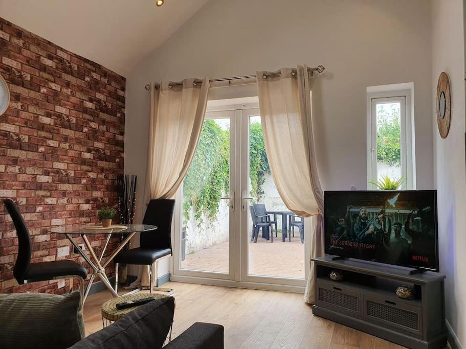One Bedroom Private Garden By Promise