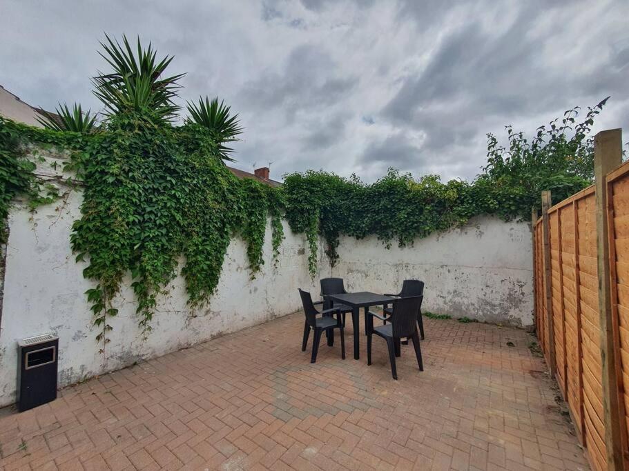 One Bedroom Private Garden By Promise Apartment Cardiff