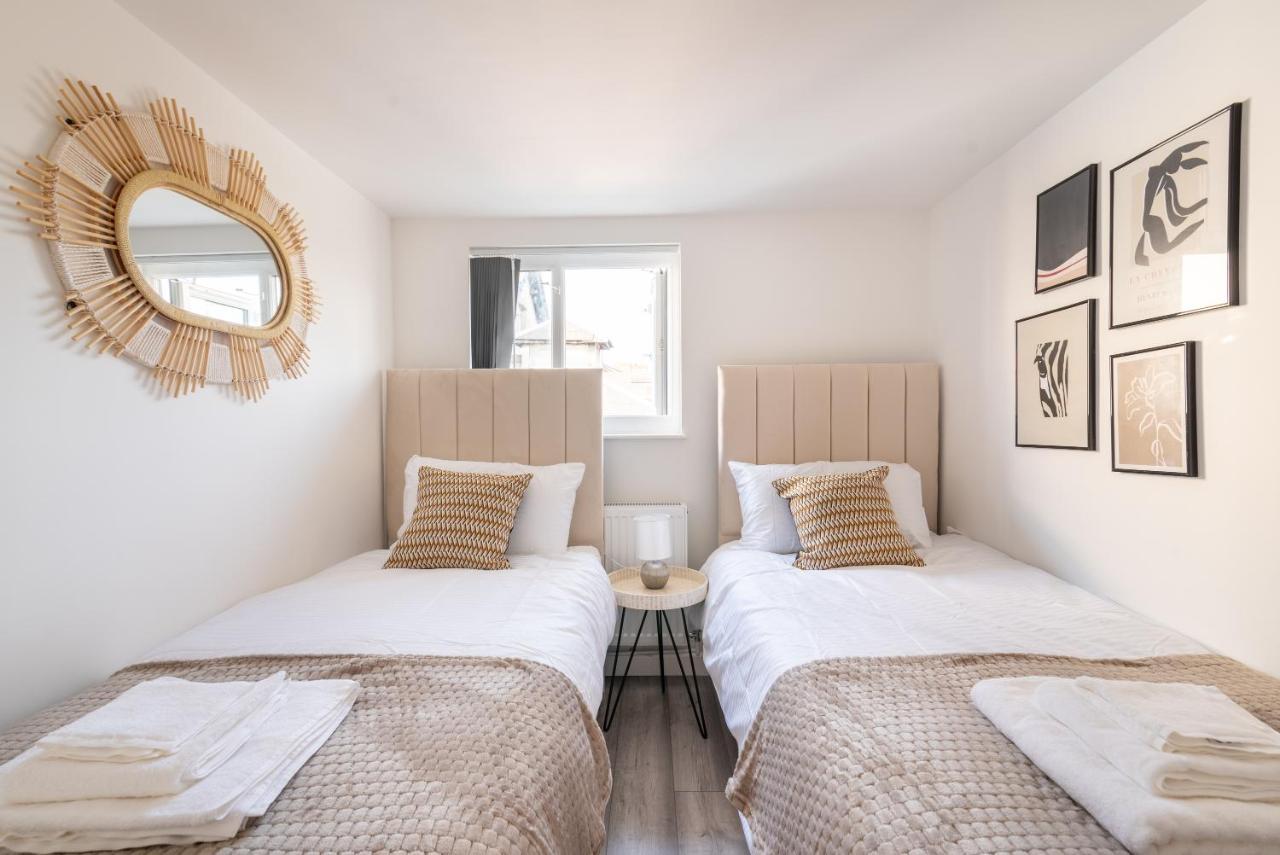 Apartment Exquisite Apartments- With Garden Lounge & games room Cardiff