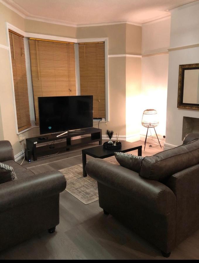 Apartment Large Three Bedroom With Roof Terrace Near Centre