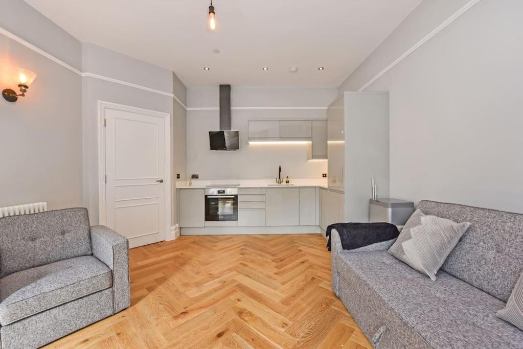 Luxury Apartment *