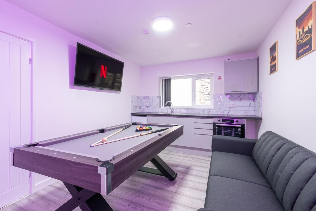 Exquisite Apartments- With Garden Lounge & games room Apartment Cardiff