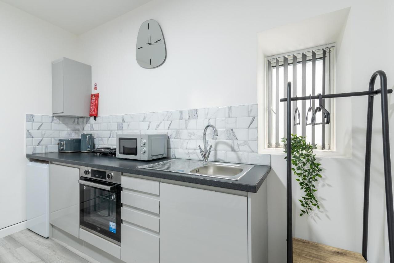 Exquisite Apartments- With Garden Lounge & games room Apartment Cardiff