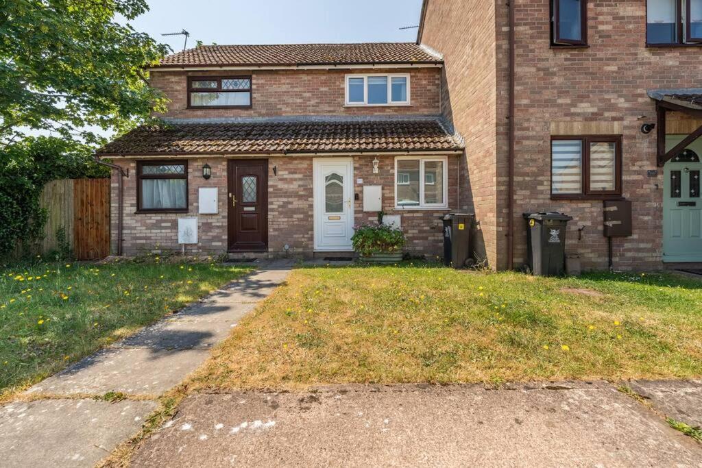 Cosy, Conveniently Located House By Dwell Haven - Close To Centre Holiday home Cardiff