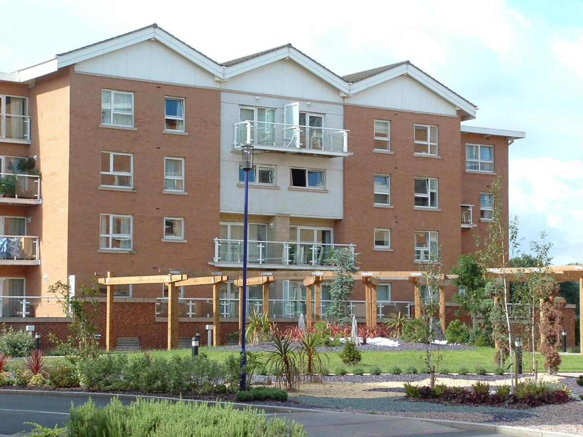 Lush Gated Bay Flat With Fastwifi And Parking