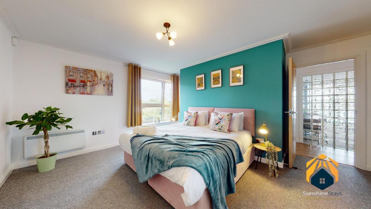 Stunning City Apartment! Sleeps 8 Apartment *