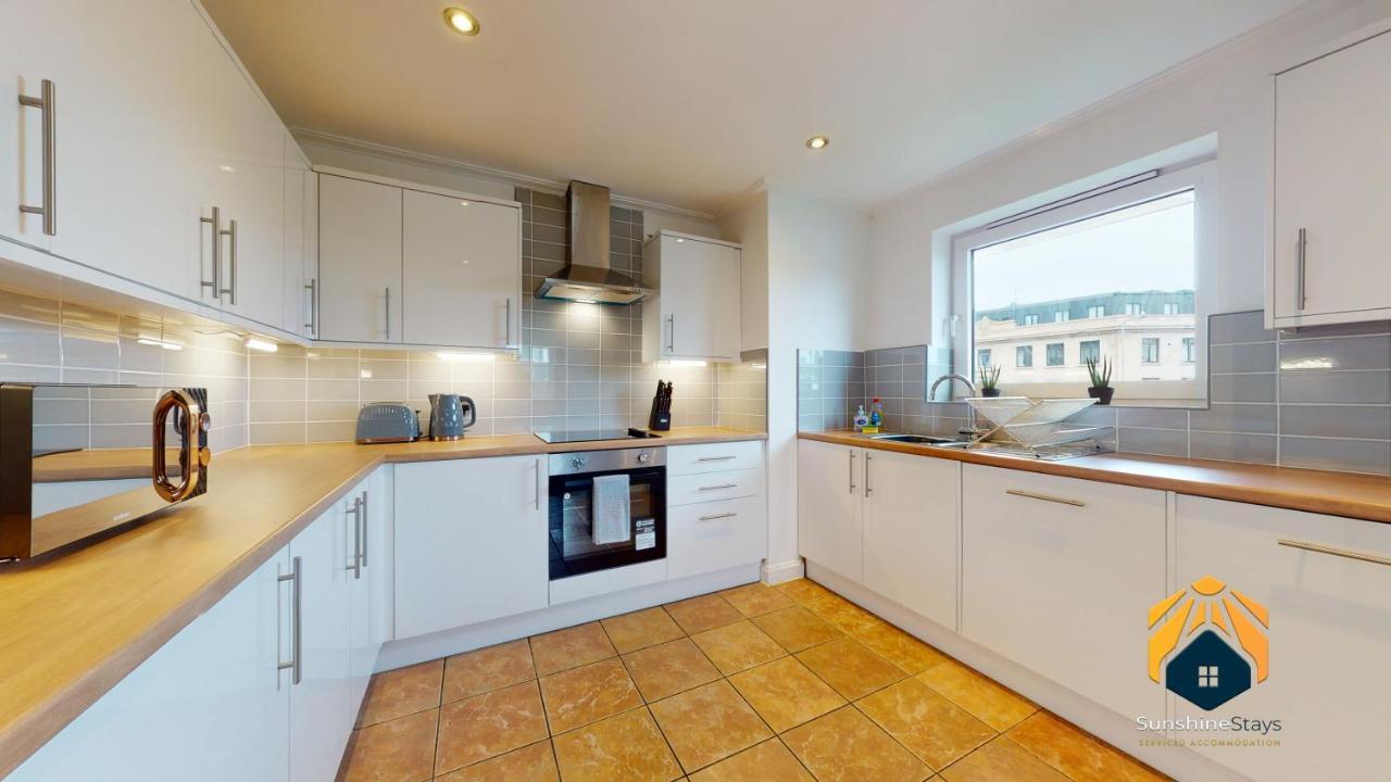 Stunning City Apartment! Sleeps 8 *