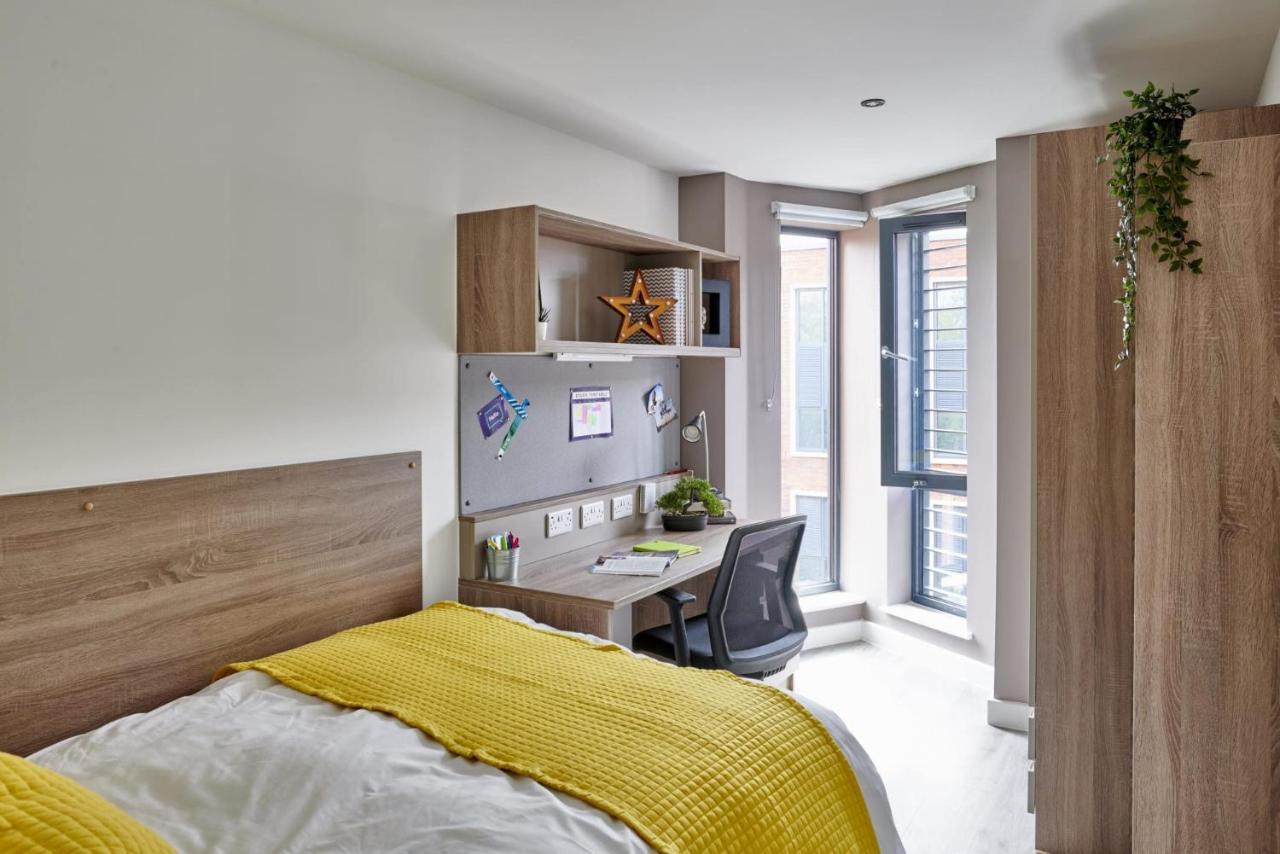 Modern Ensuites With Shared Kitchen At Howard Gardens In *