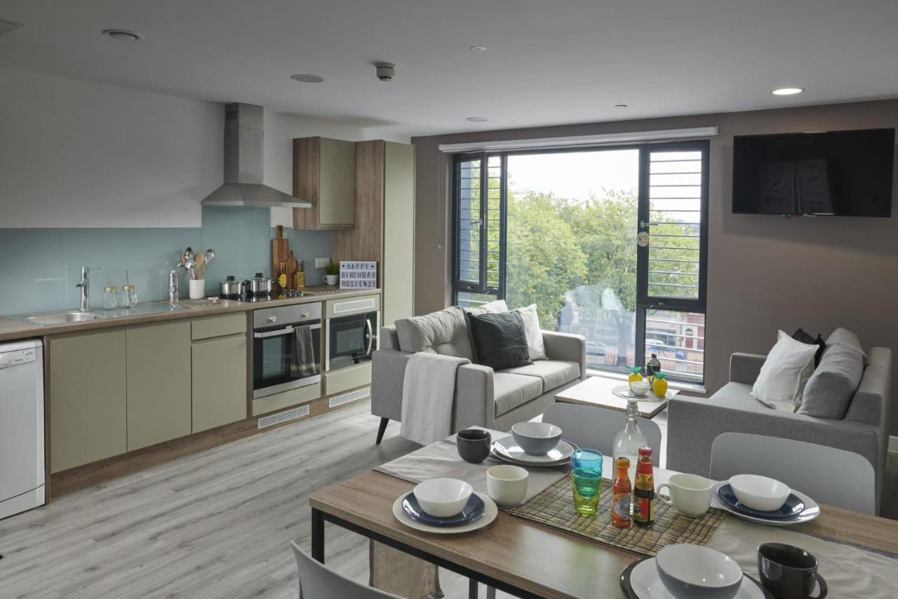 Modern Ensuites With Shared Kitchen At Howard Gardens In