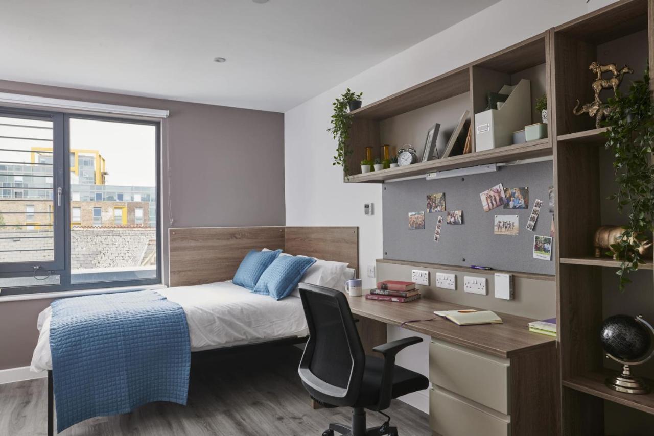 Modern Ensuites With Shared Kitchen At Howard Gardens In Apartment Cardiff