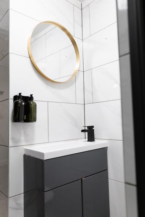 Chic Urban 2 Bedroom *