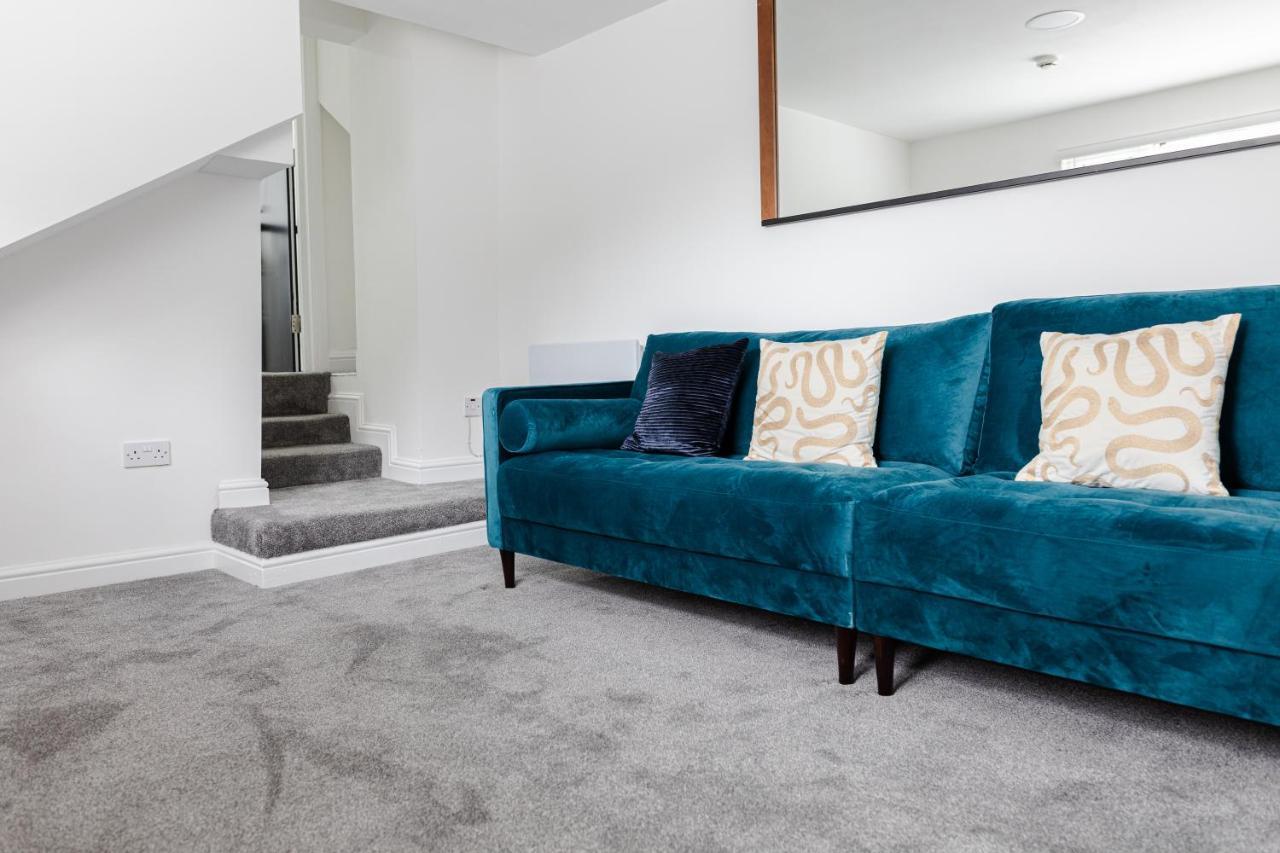 Chic Urban 2 Bedroom Apartment *