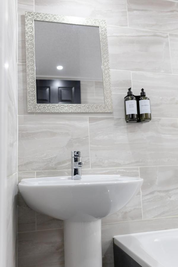 Chic Urban 2 Bedroom * Cardiff