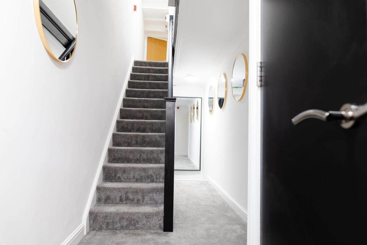 Chic Urban 2 Bedroom Apartment Cardiff