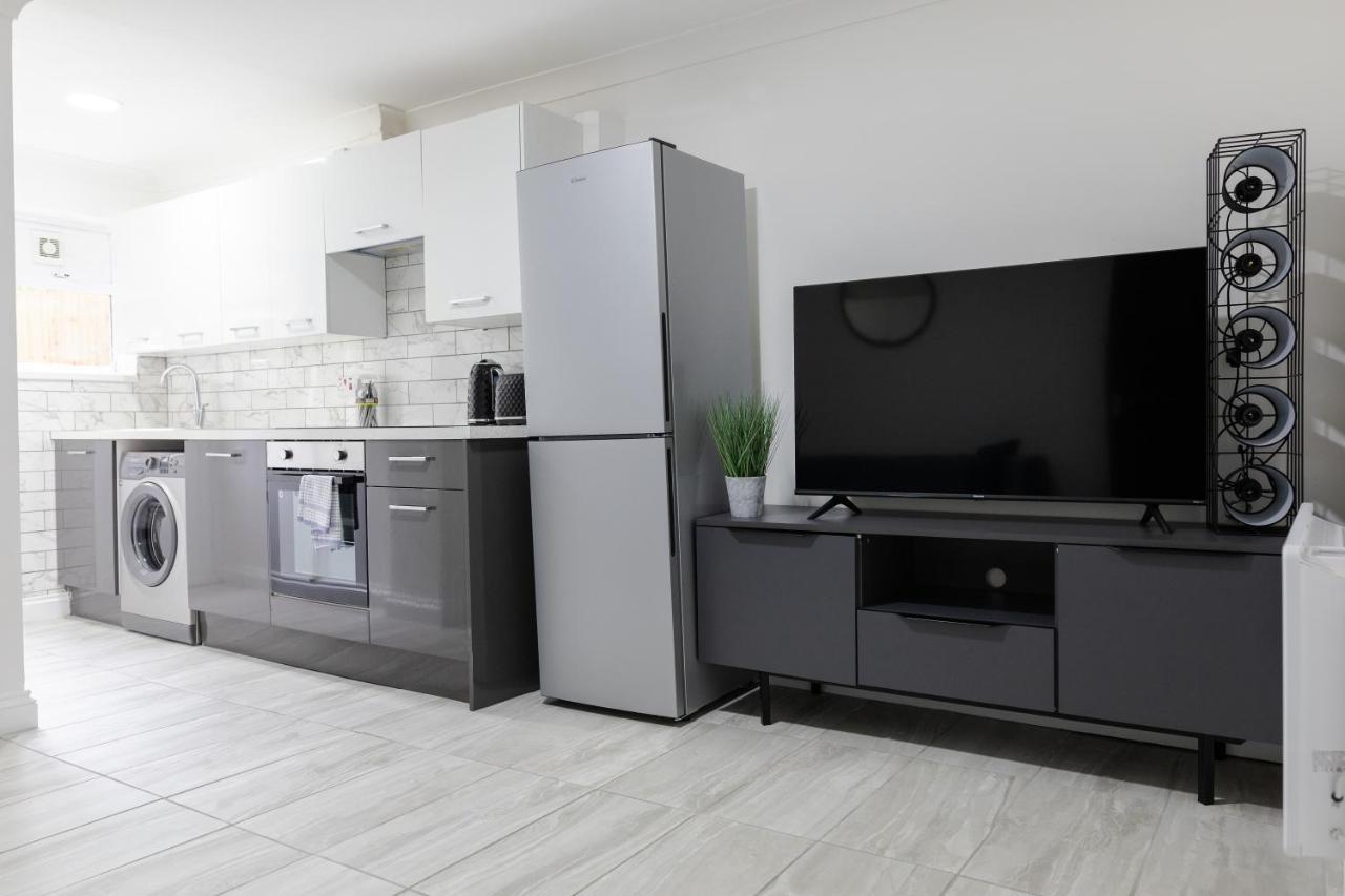 Chic Urban 2 Bedroom Apartment Cardiff