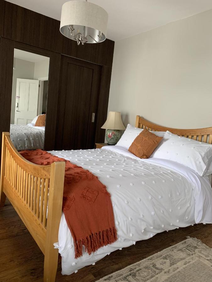 Adanhouse-stockland Spacious 5 Bedroom House Sleeps 12 Private Garden Holiday home Cardiff