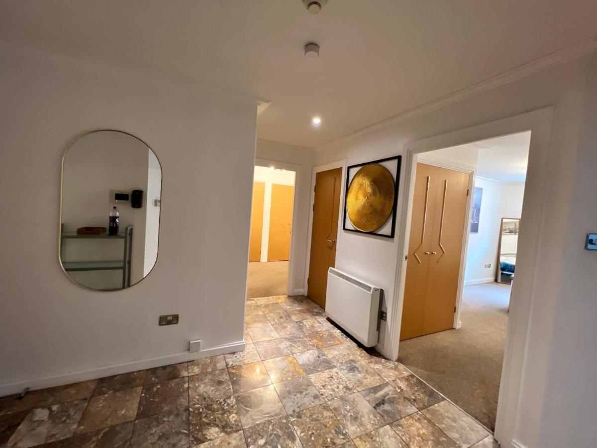Lush Gated Bay Flat With Fast Wifi & Parking