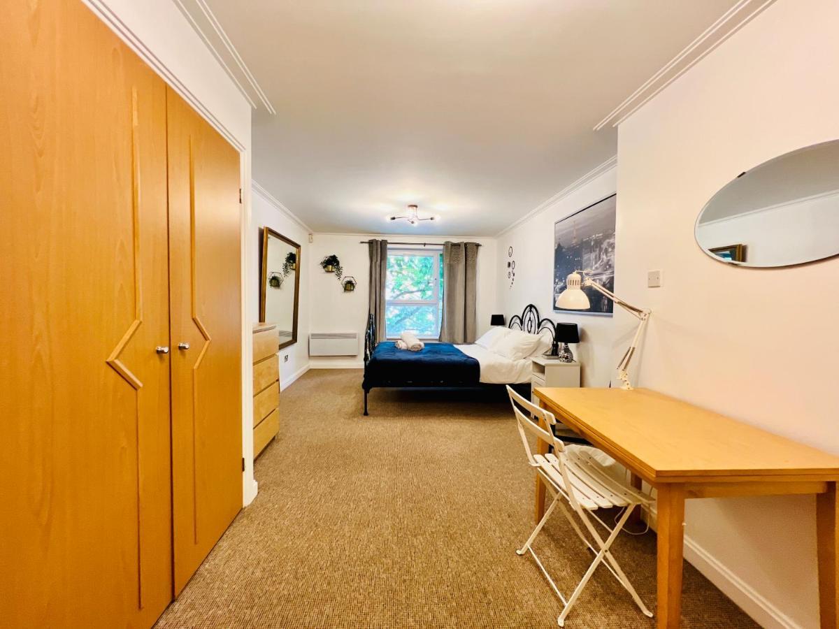 Lush Gated Bay Flat With Fast Wifi & Parking * Cardiff