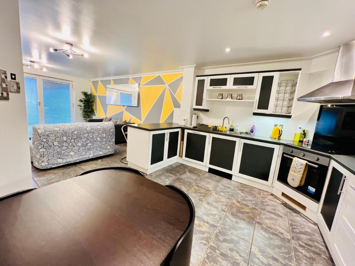 Apartment Lush Gated Bay Flat With Fast Wifi & Parking *