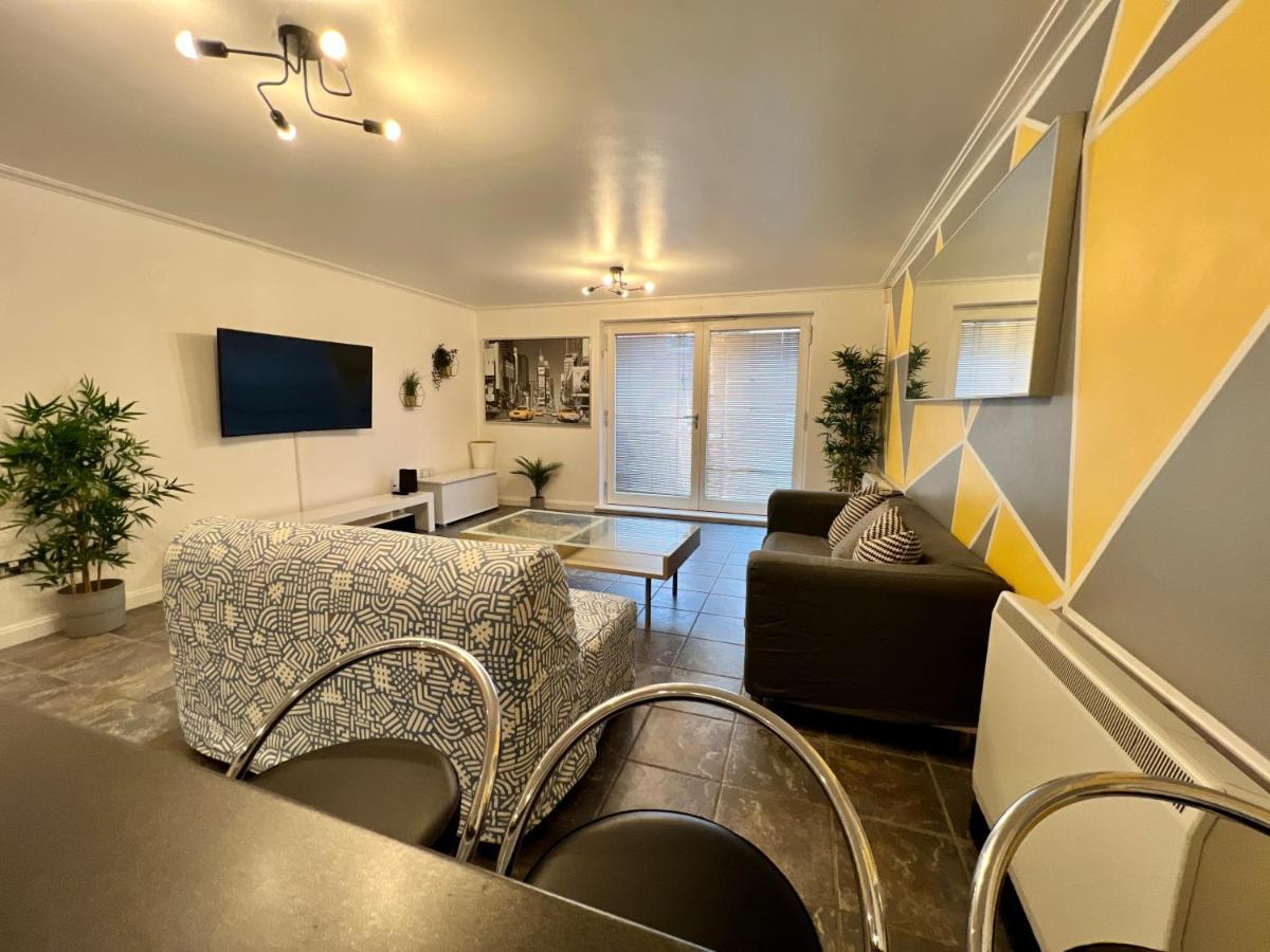 Apartment Lush Gated Bay Flat With Fast Wifi & Parking *