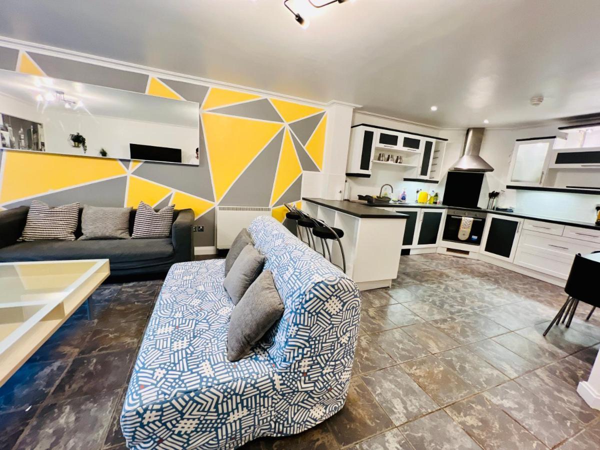 Lush Gated Bay Flat With Fast Wifi & Parking *