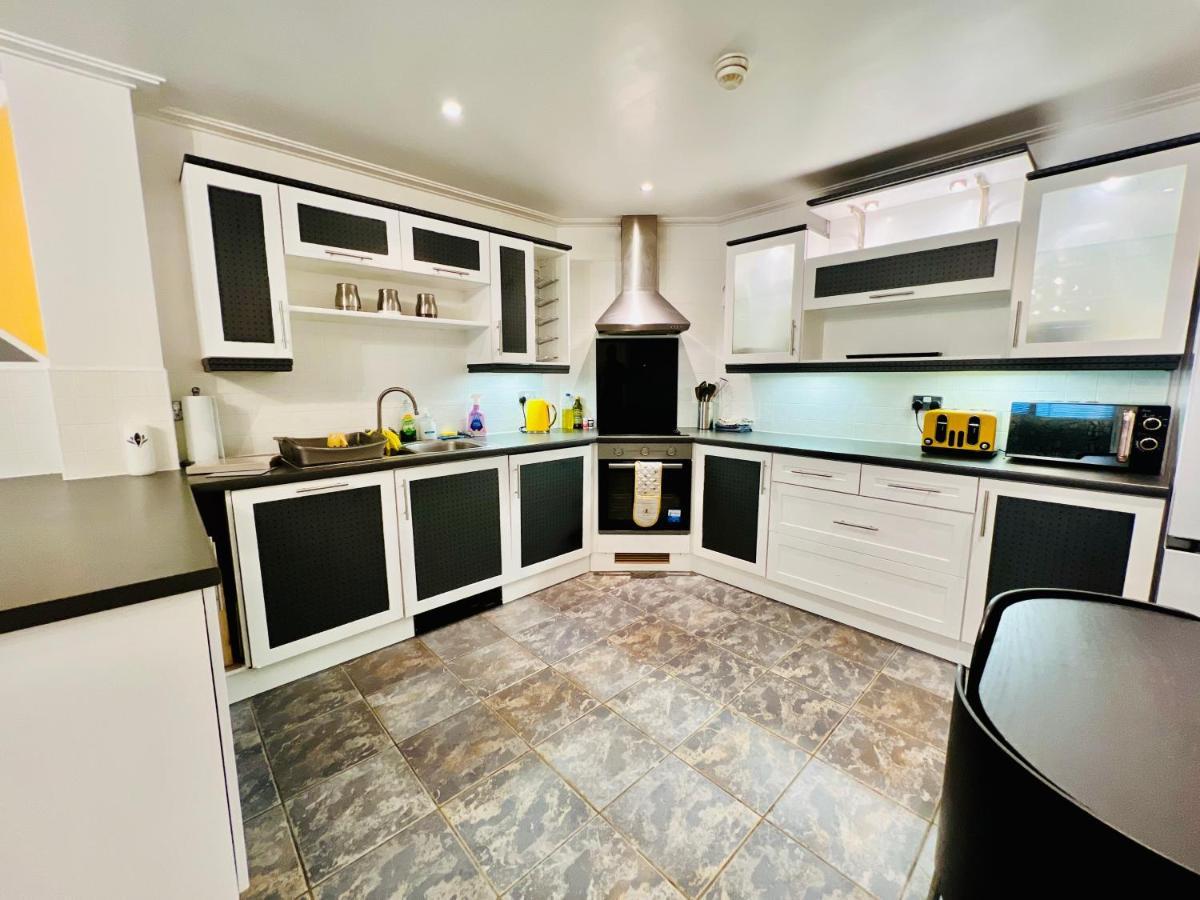 Apartment Lush Gated Bay Flat With Fast Wifi & Parking Cardiff