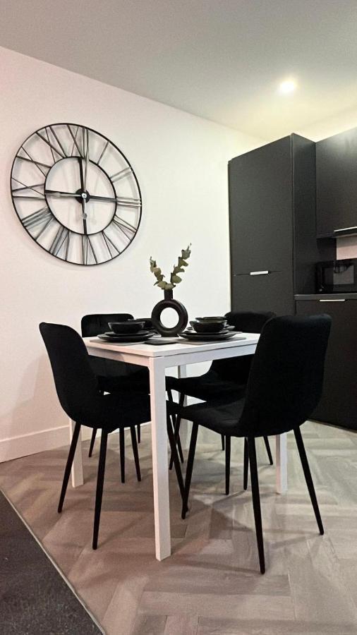 Richmond Village Apartment *
